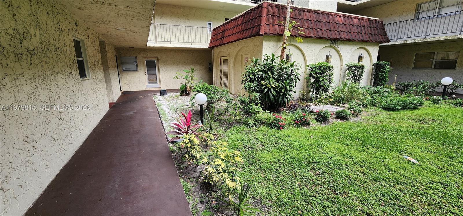 GARDEN LAKES OF INVERRARY - Residential