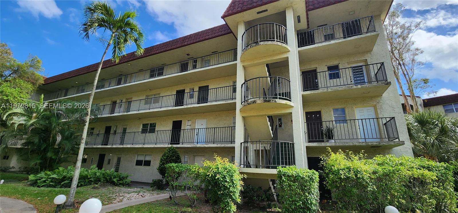 GARDEN LAKES OF INVERRARY - Residential