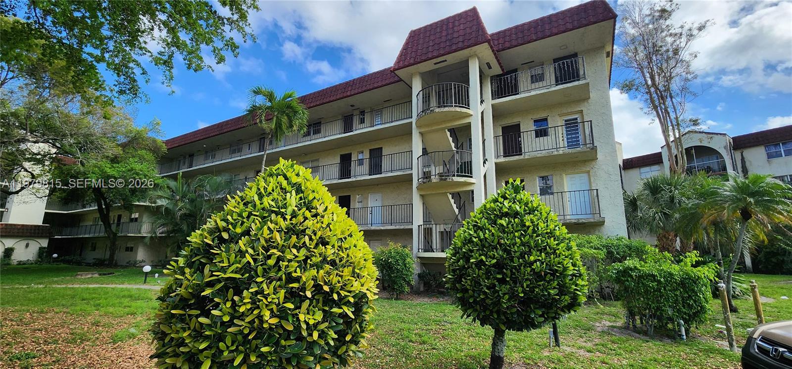 GARDEN LAKES OF INVERRARY - Residential