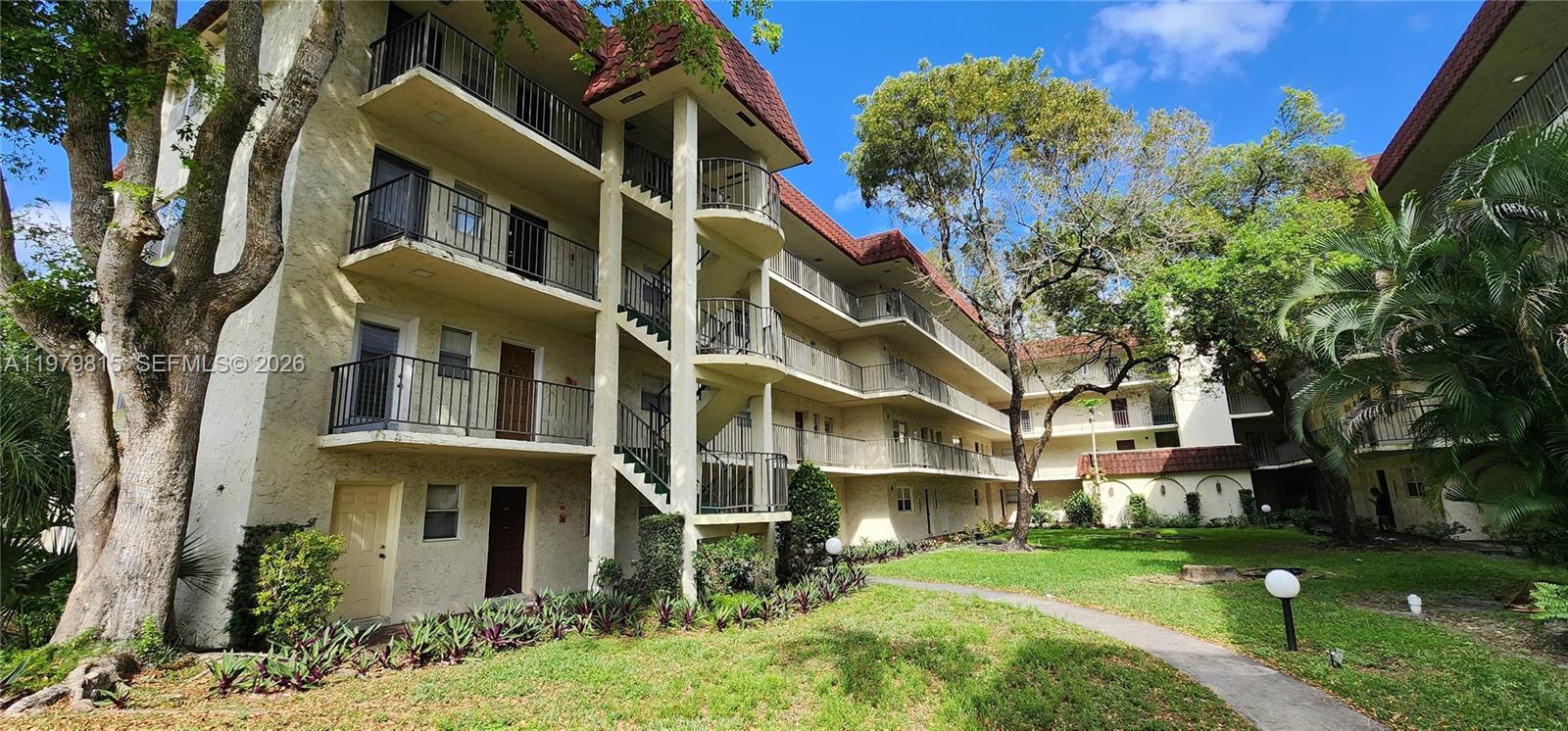 GARDEN LAKES OF INVERRARY - Residential