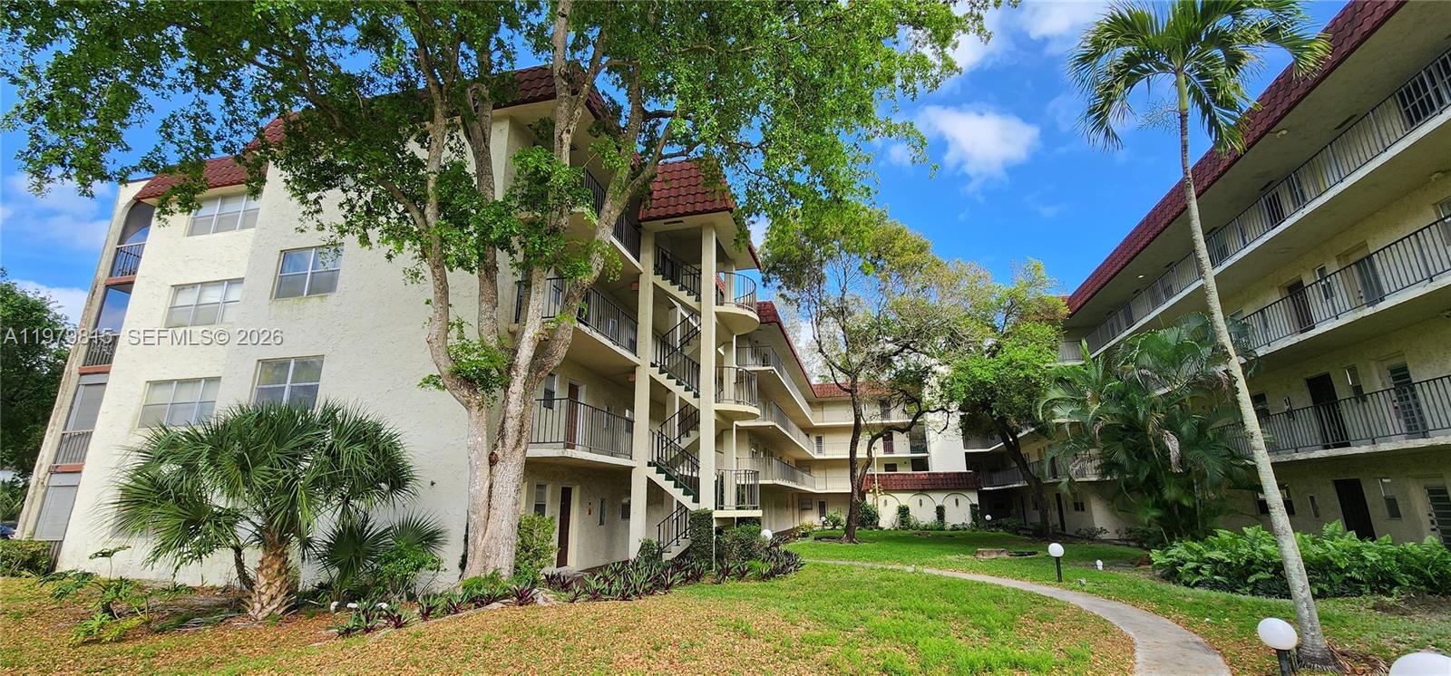 GARDEN LAKES OF INVERRARY - Residential