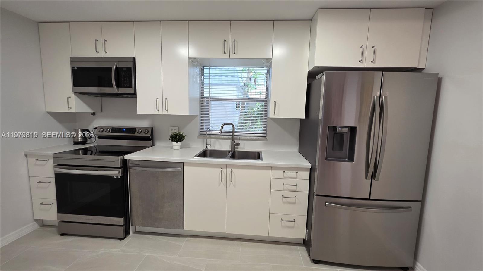 GARDEN LAKES OF INVERRARY - Residential