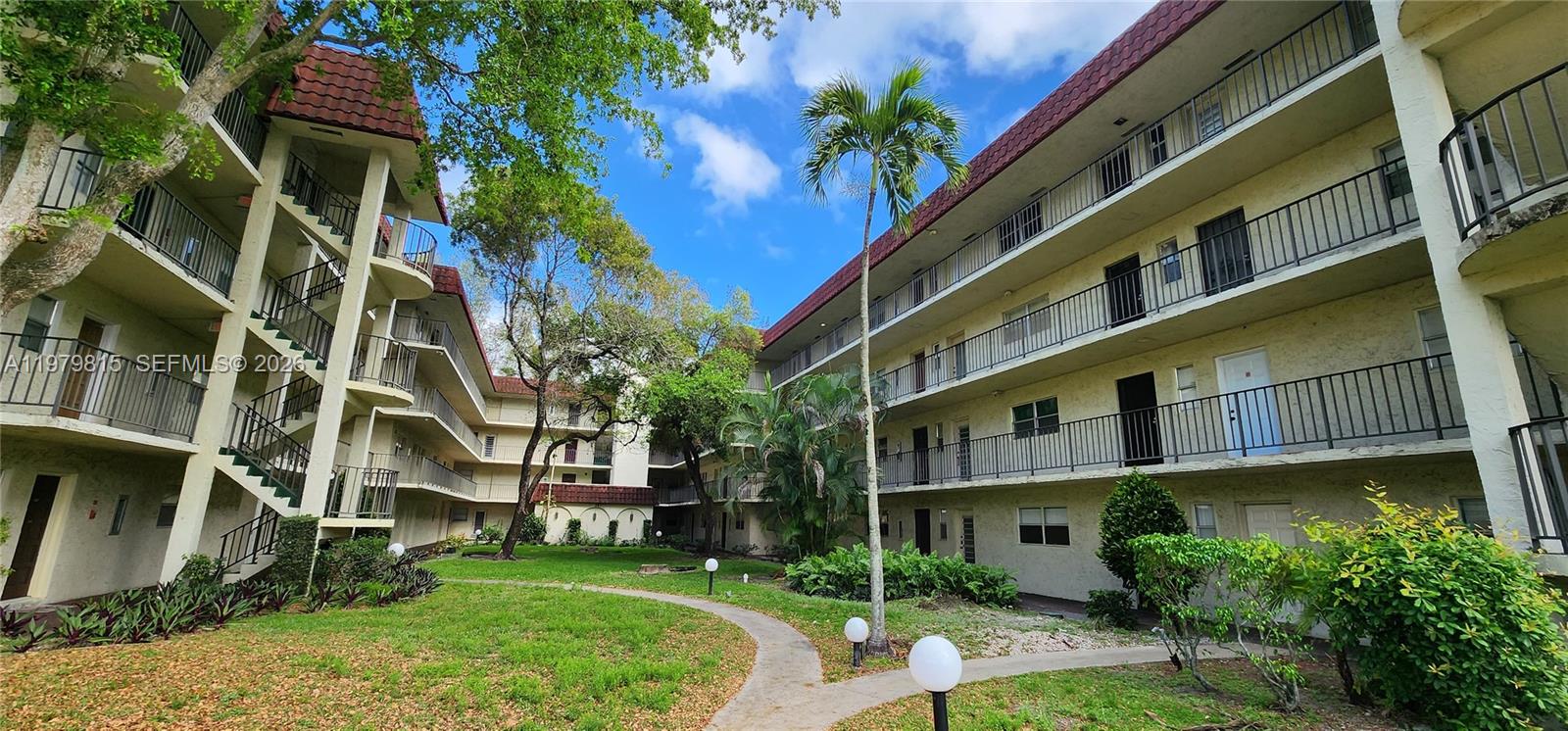 GARDEN LAKES OF INVERRARY - Residential