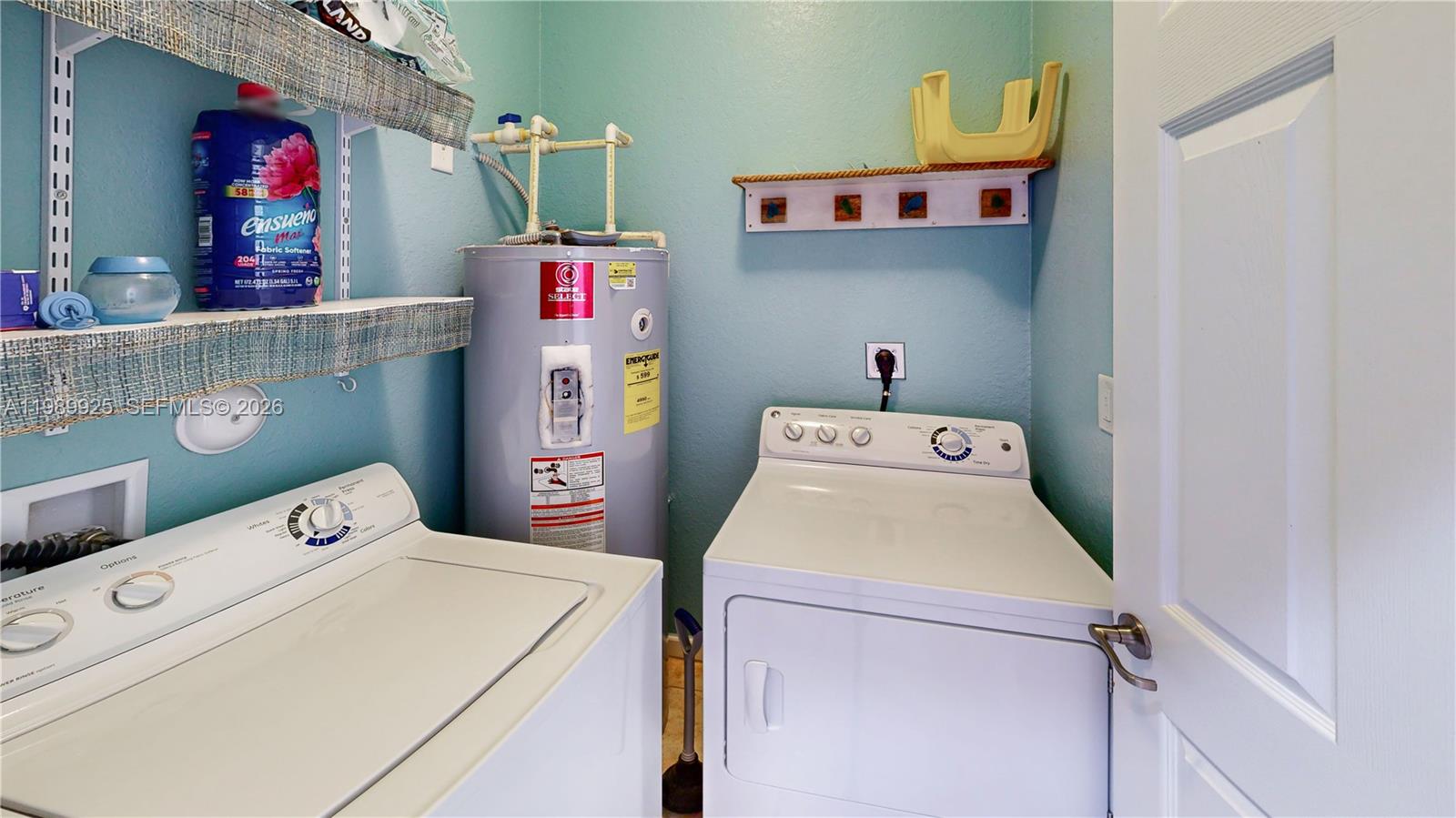 BAYWINDS OF FLORES - Residential