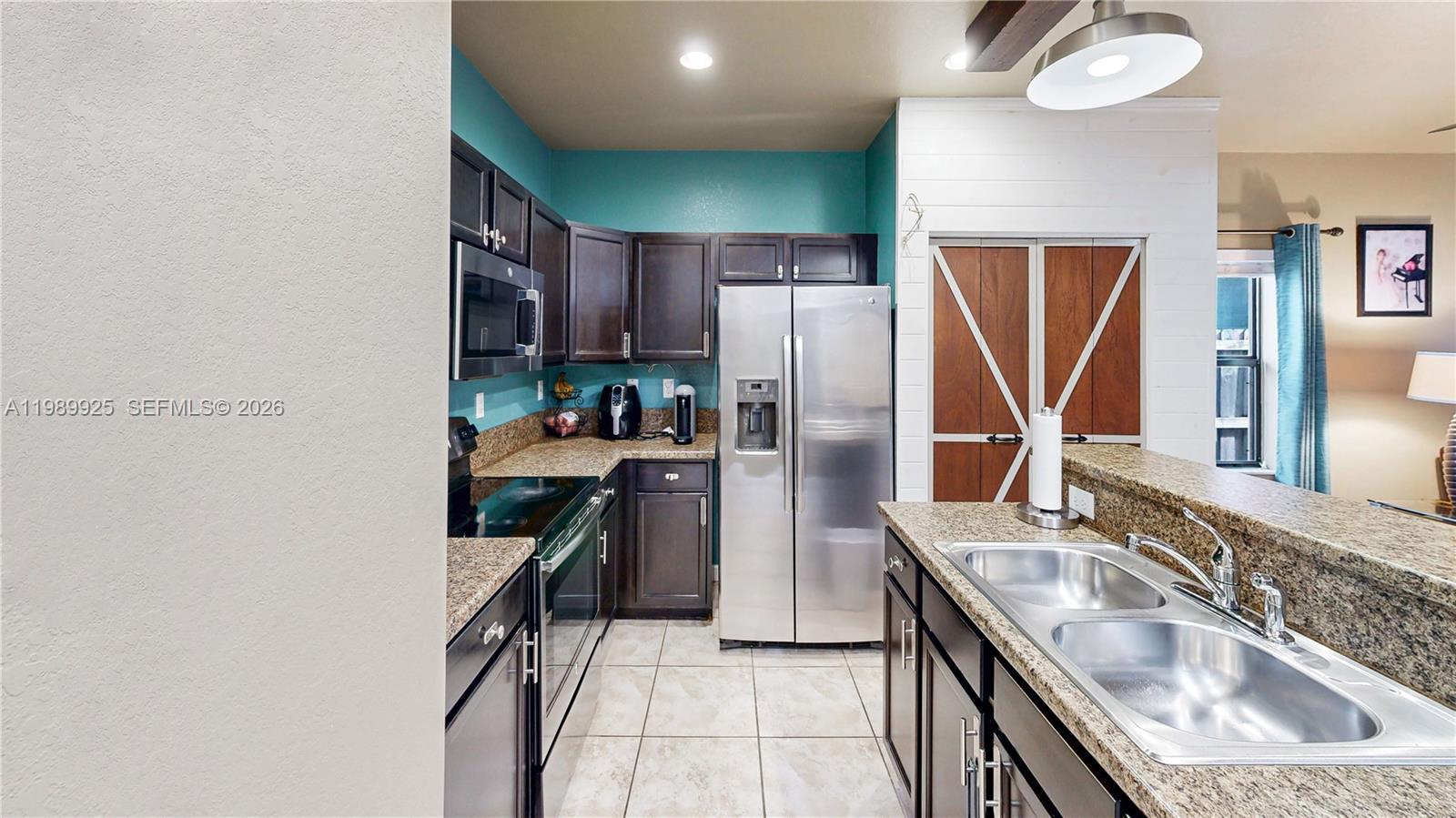 BAYWINDS OF FLORES - Residential