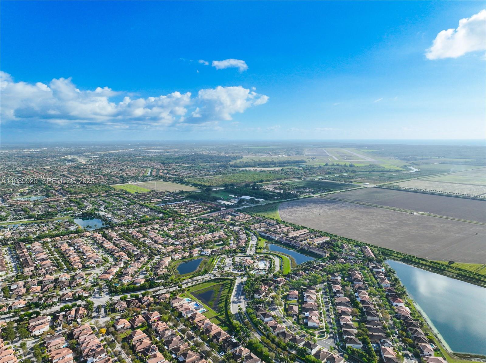 BAYWINDS OF FLORES - Residential