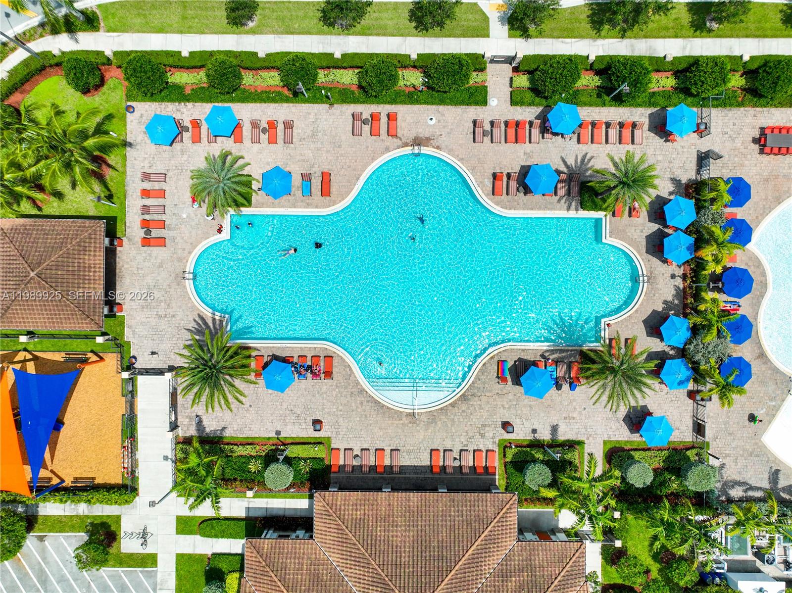 BAYWINDS OF FLORES - Residential