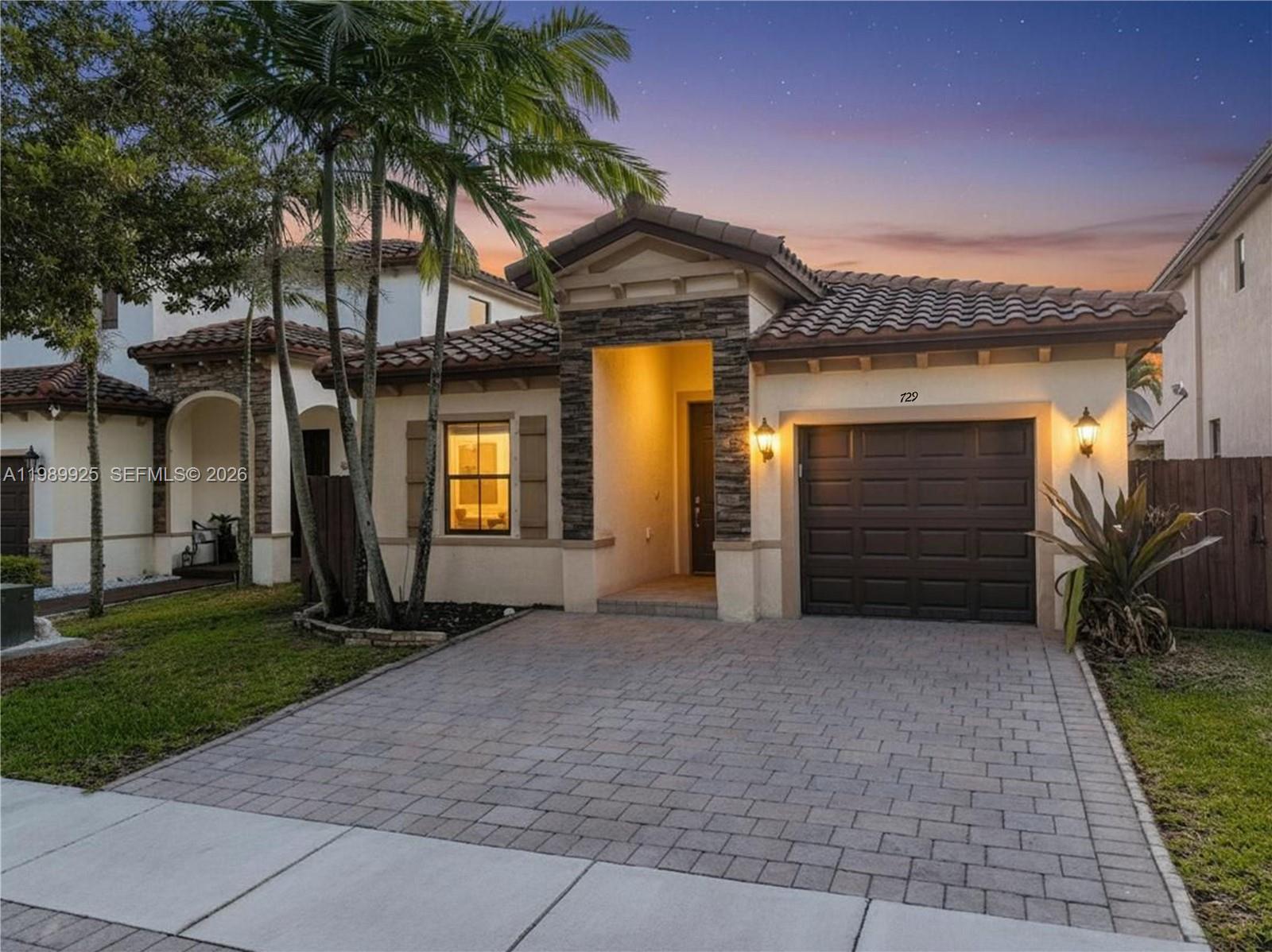 BAYWINDS OF FLORES - Residential