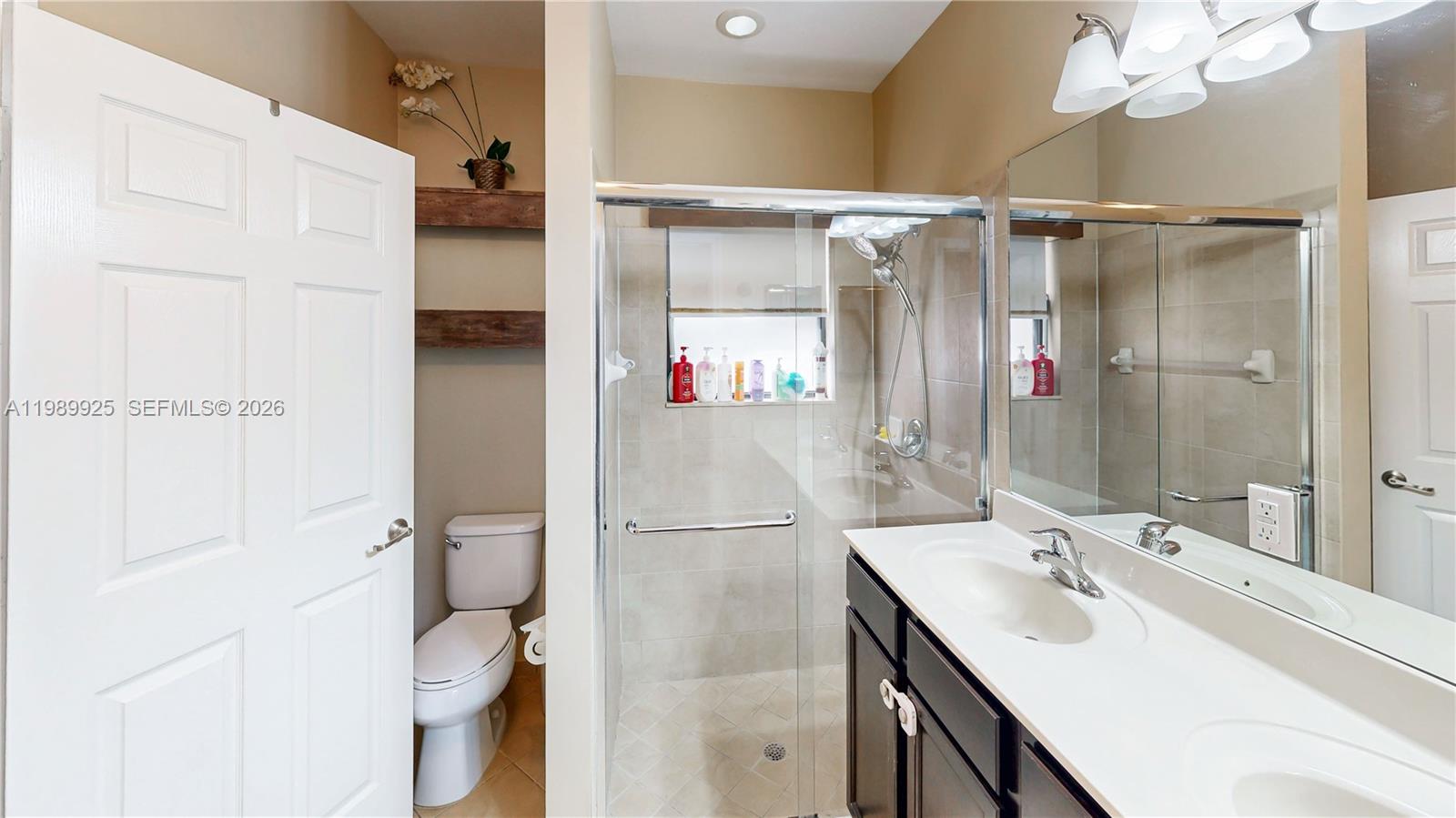 BAYWINDS OF FLORES - Residential