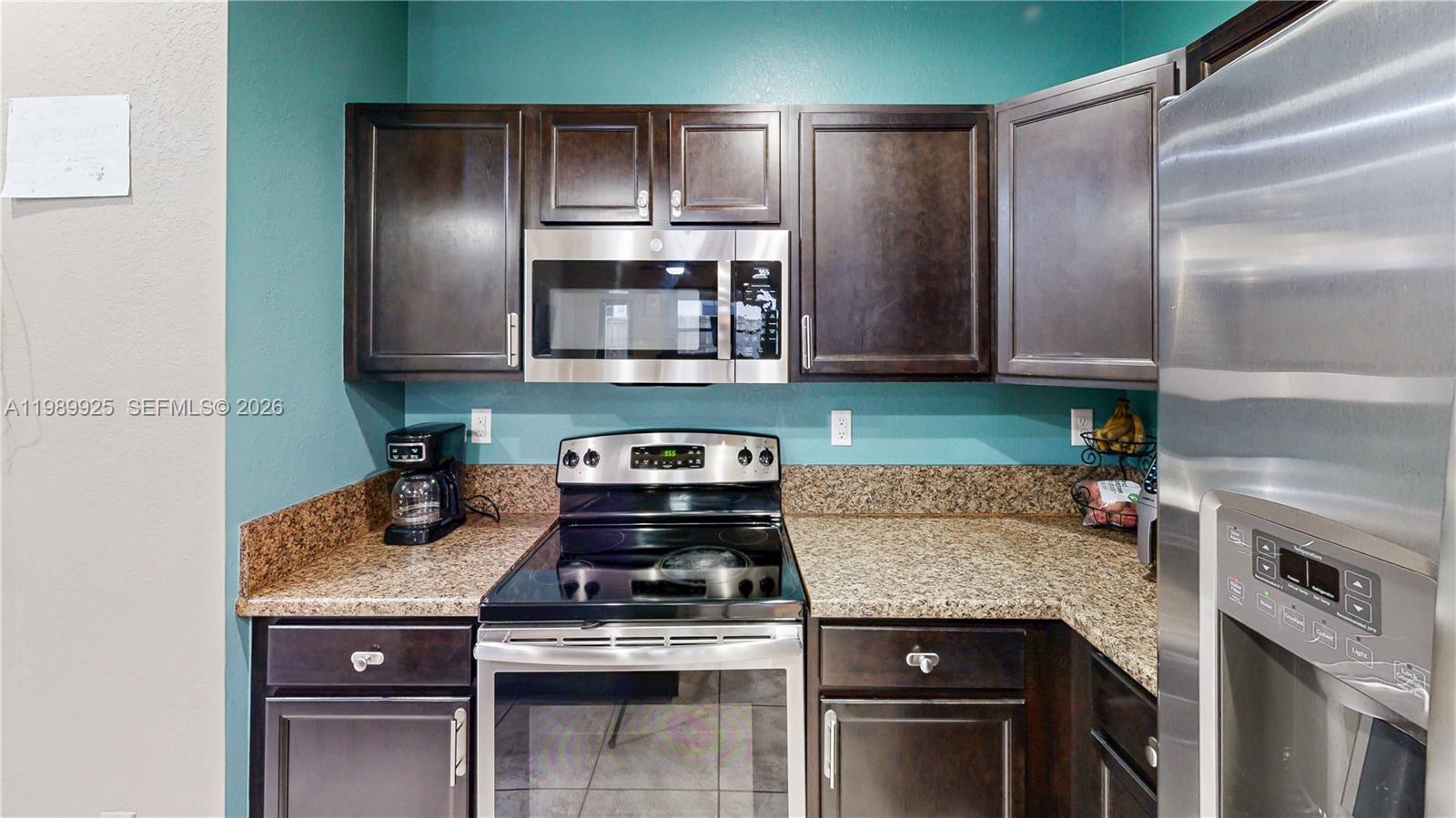 BAYWINDS OF FLORES - Residential