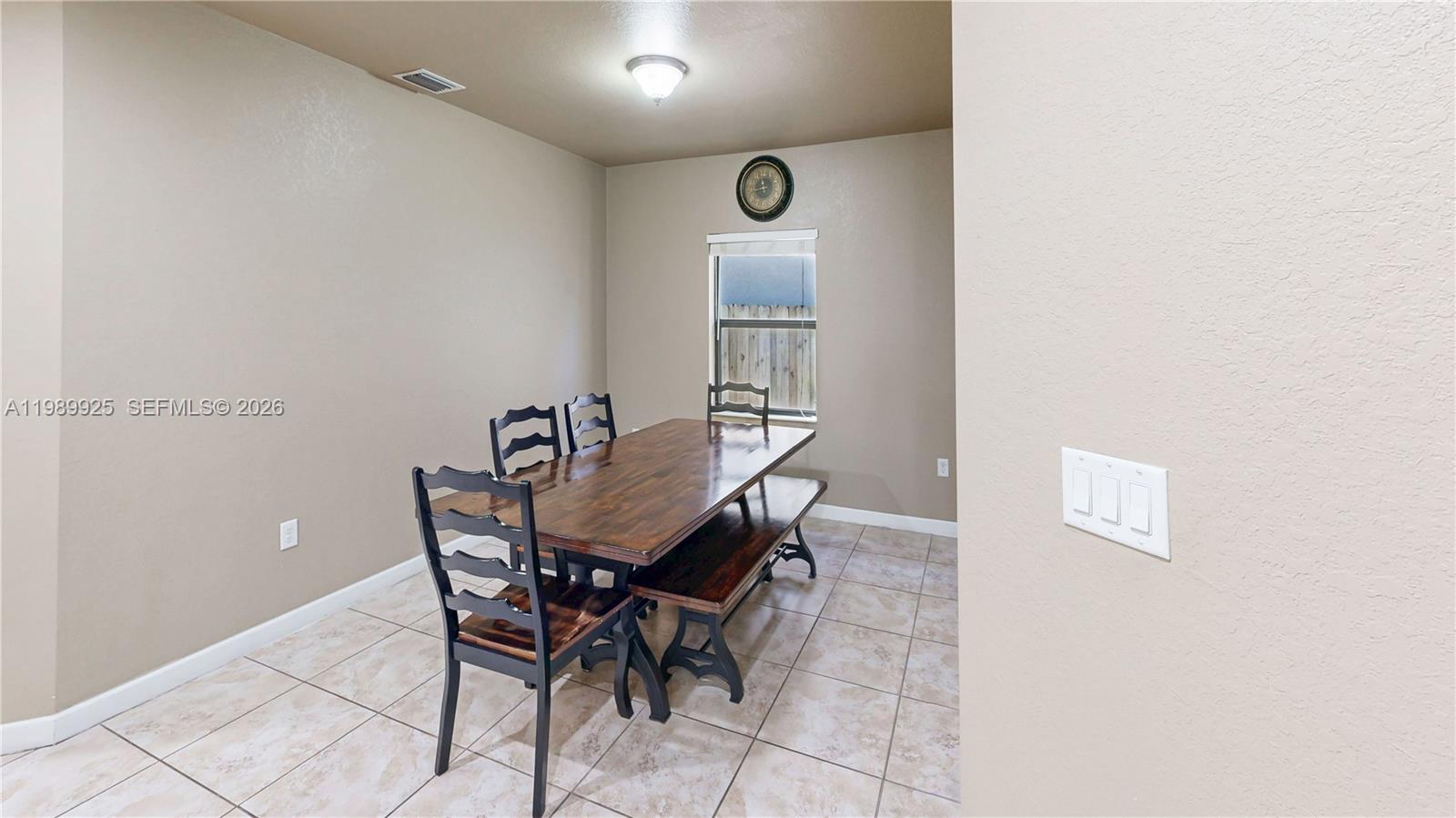 BAYWINDS OF FLORES - Residential