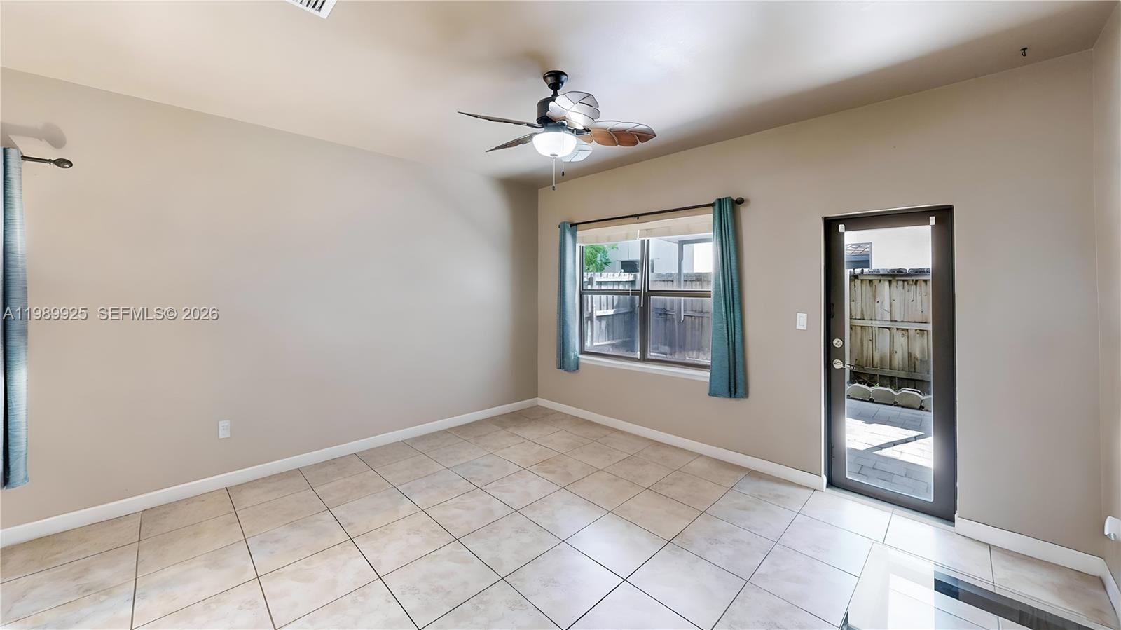 BAYWINDS OF FLORES - Residential