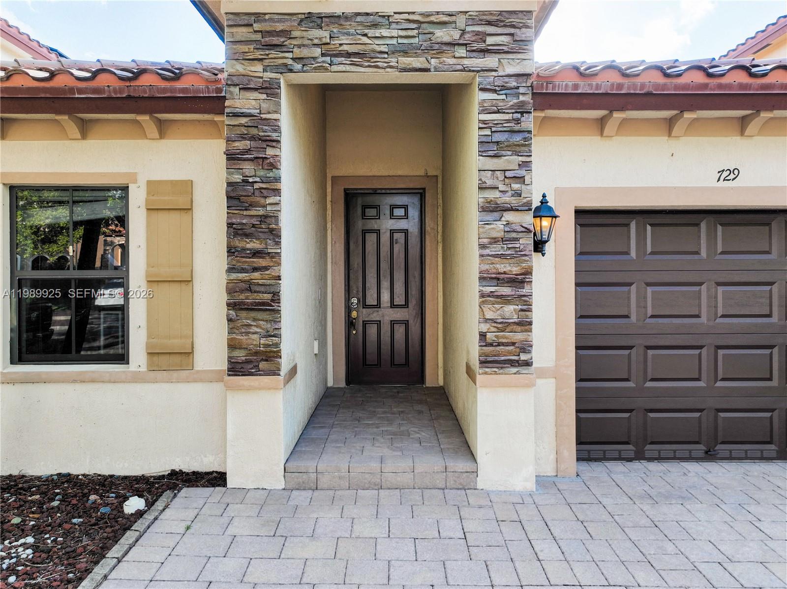 BAYWINDS OF FLORES - Residential