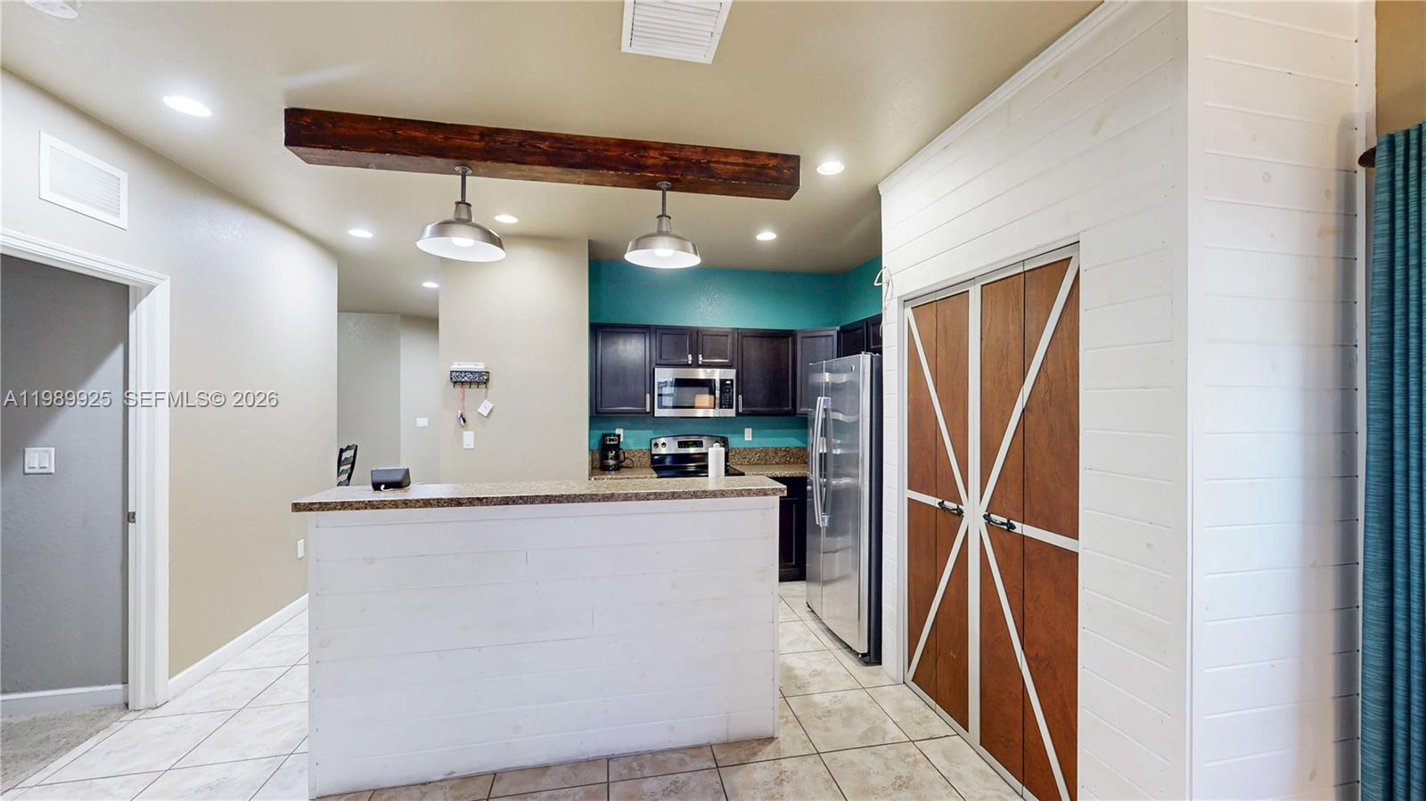 BAYWINDS OF FLORES - Residential