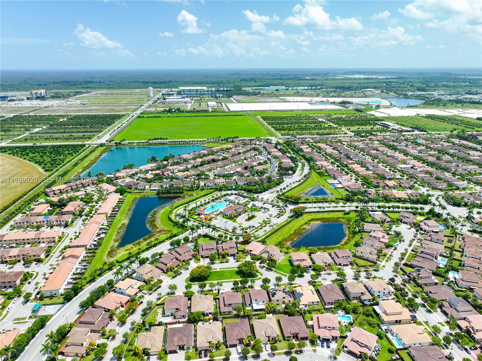 BAYWINDS OF FLORES - Residential