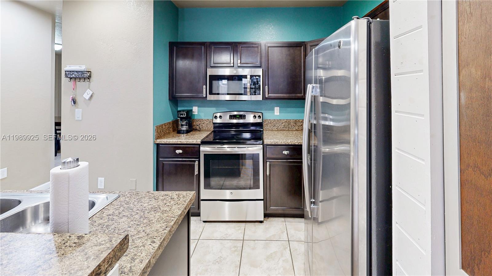 BAYWINDS OF FLORES - Residential