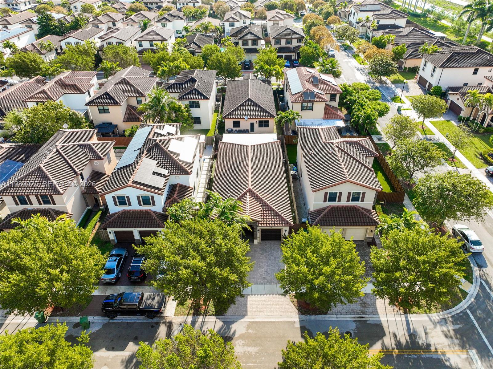 BAYWINDS OF FLORES - Residential