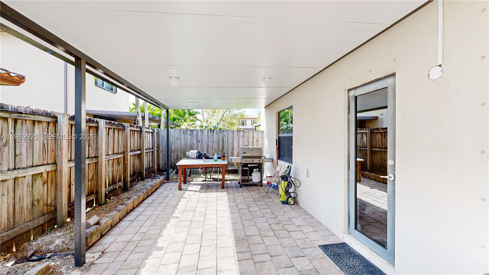 BAYWINDS OF FLORES - Residential