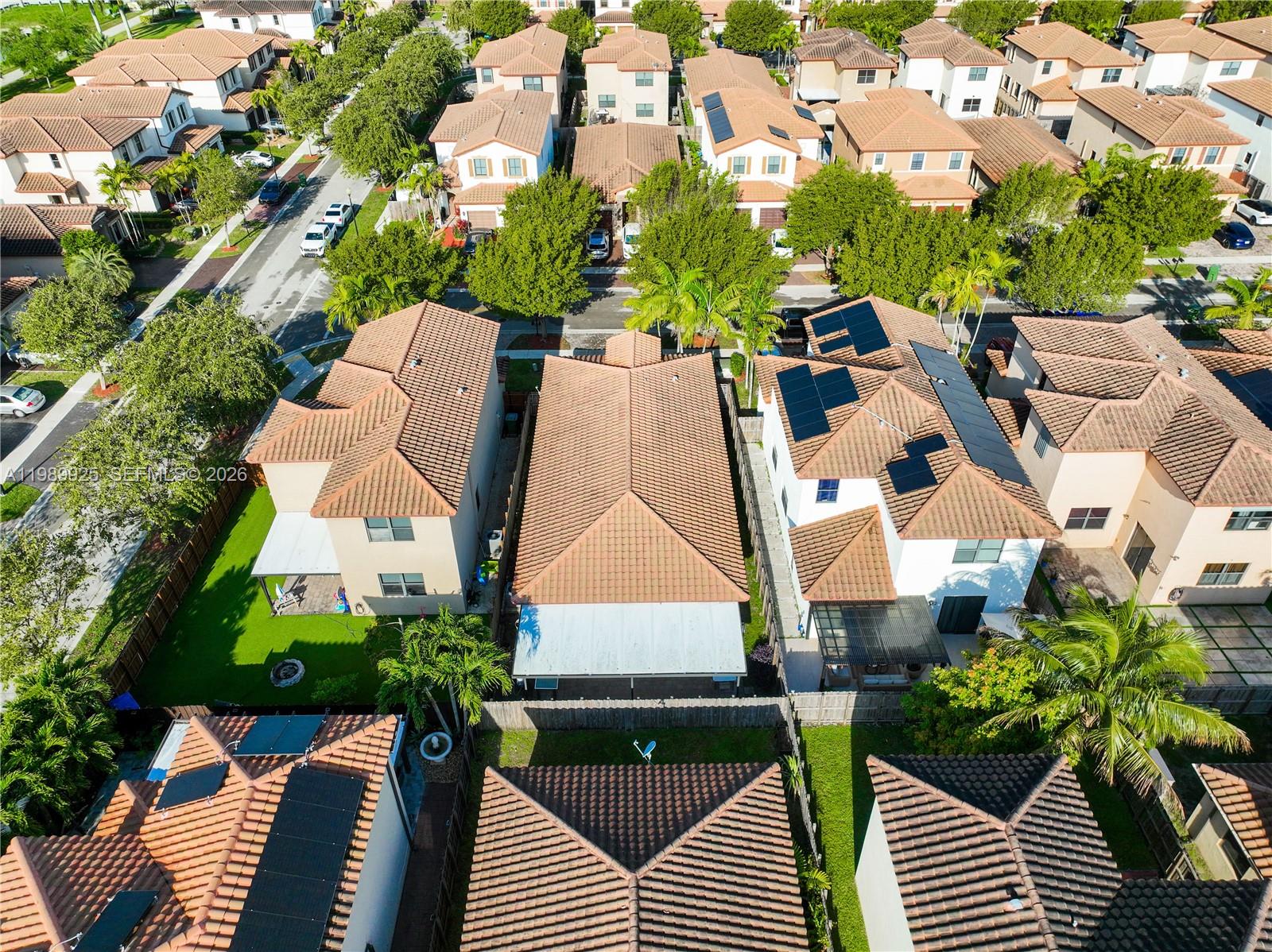 BAYWINDS OF FLORES - Residential