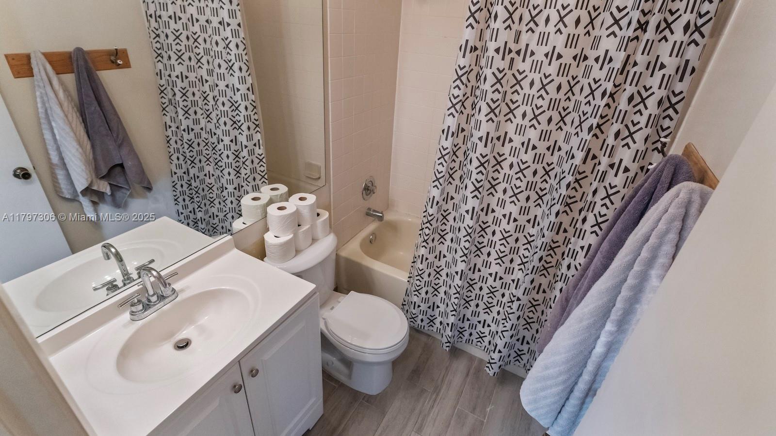 PEMBROKE POINTE - Residential