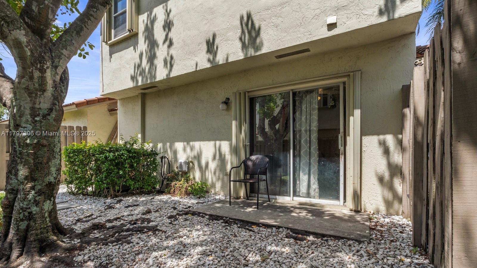 PEMBROKE POINTE - Residential