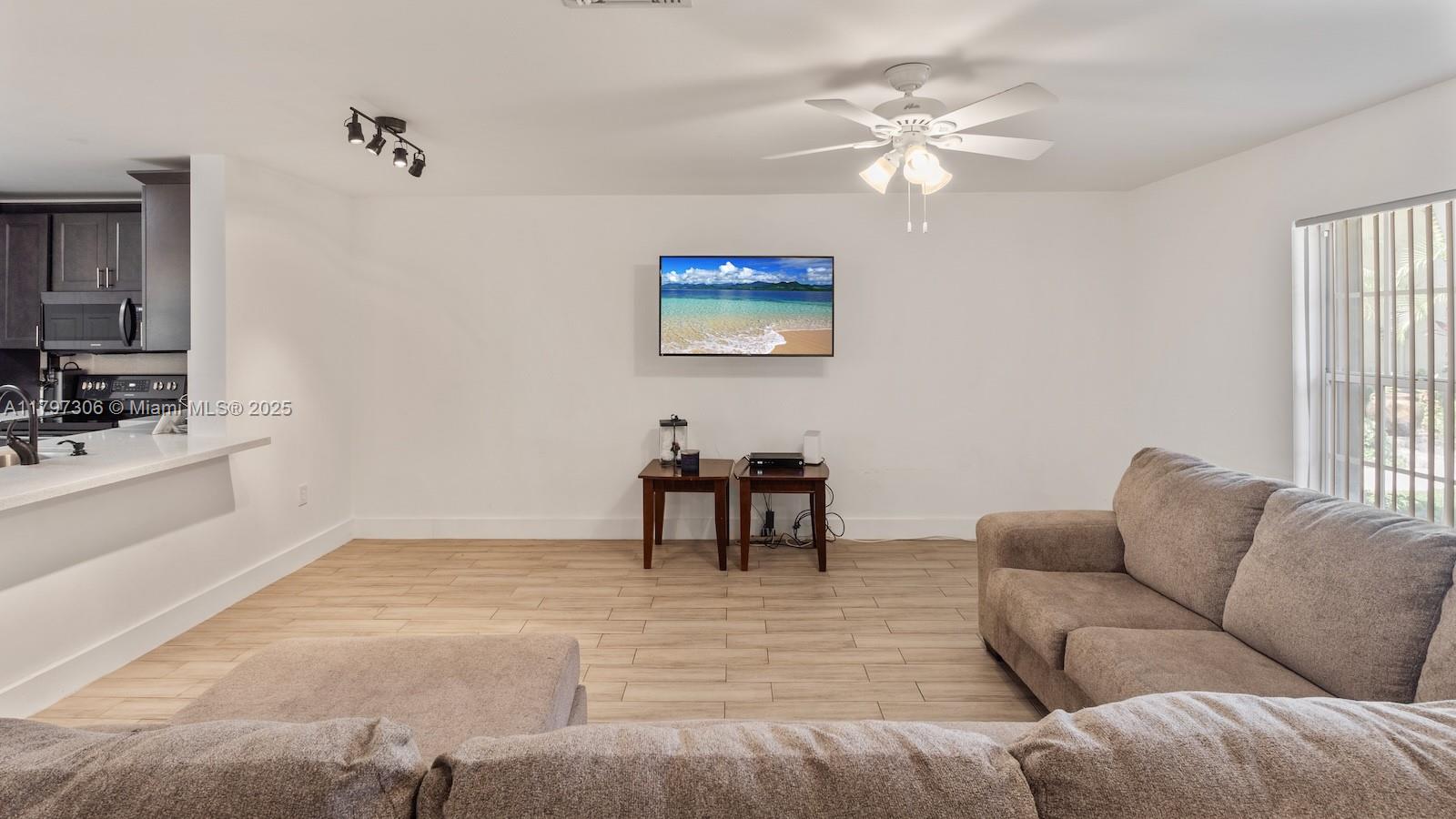 PEMBROKE POINTE - Residential