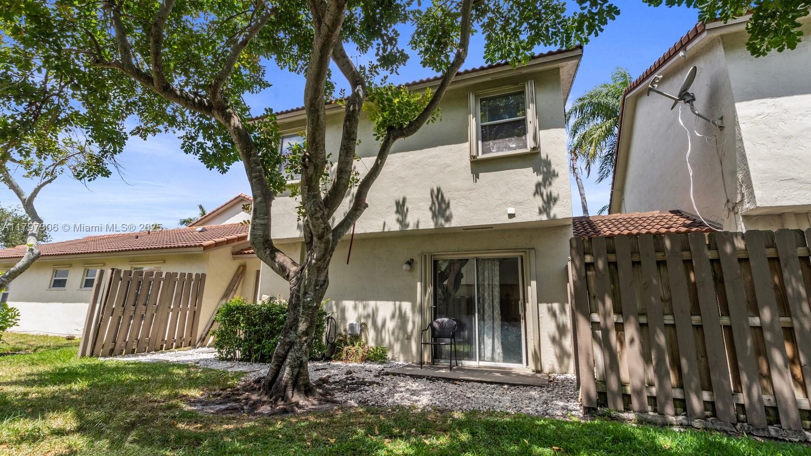 PEMBROKE POINTE - Residential