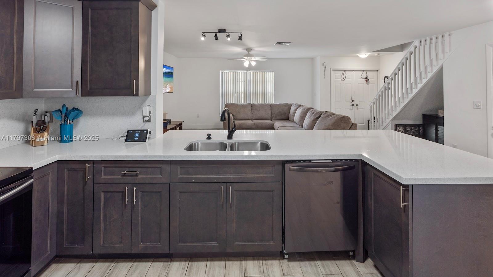 PEMBROKE POINTE - Residential