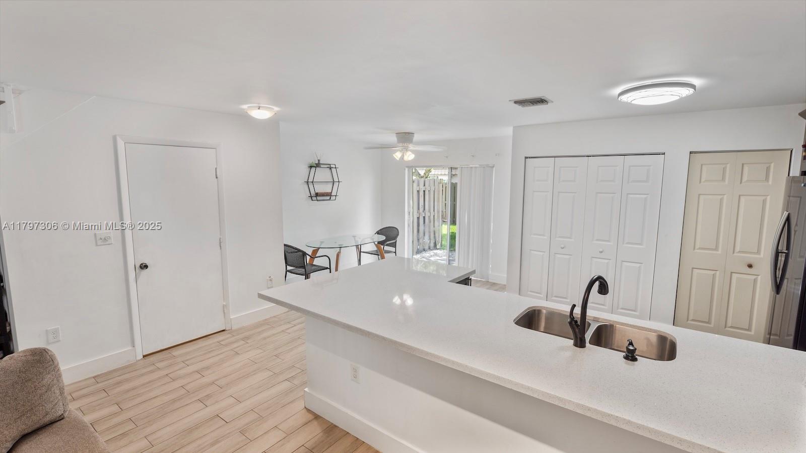 PEMBROKE POINTE - Residential