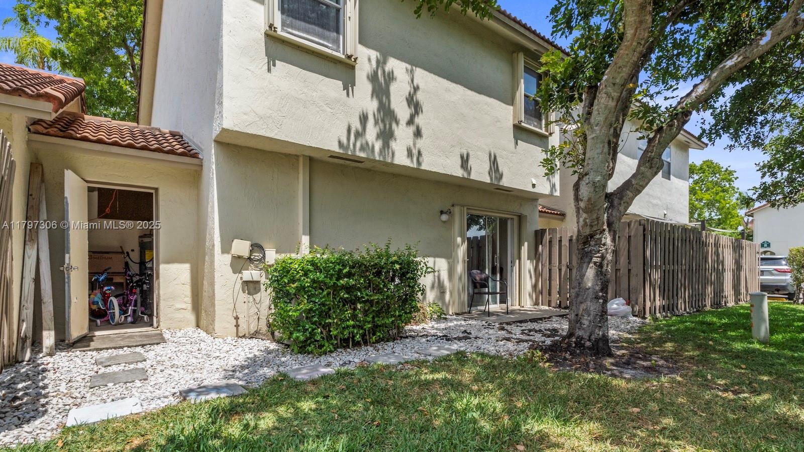 PEMBROKE POINTE - Residential