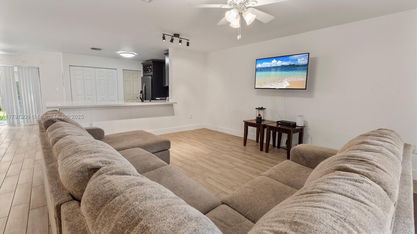 PEMBROKE POINTE - Residential