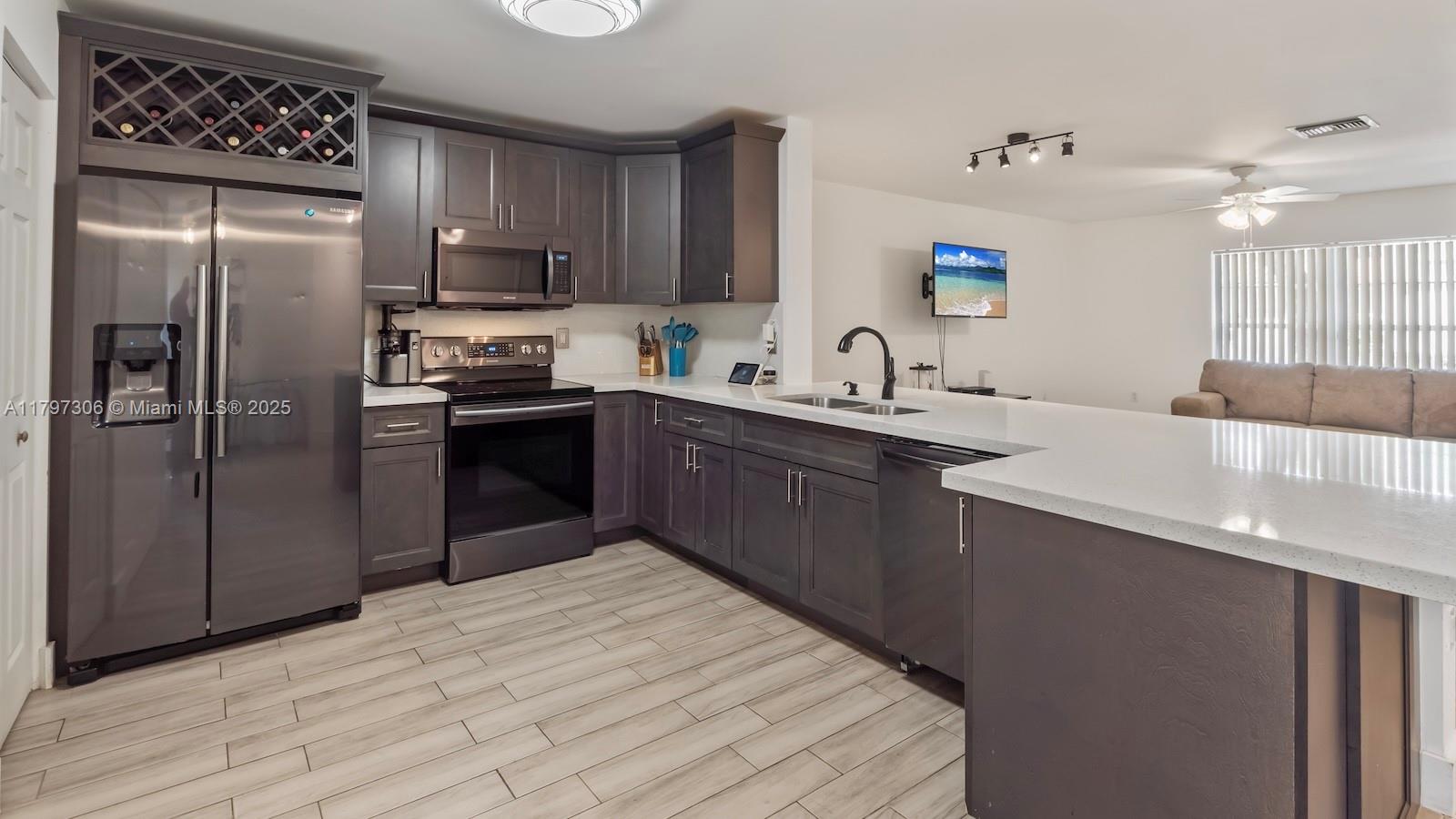 PEMBROKE POINTE - Residential