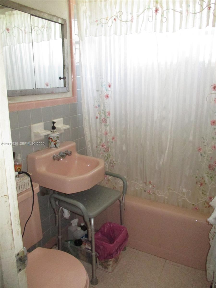 PINE TREE MANOR SEC 4 - Residential