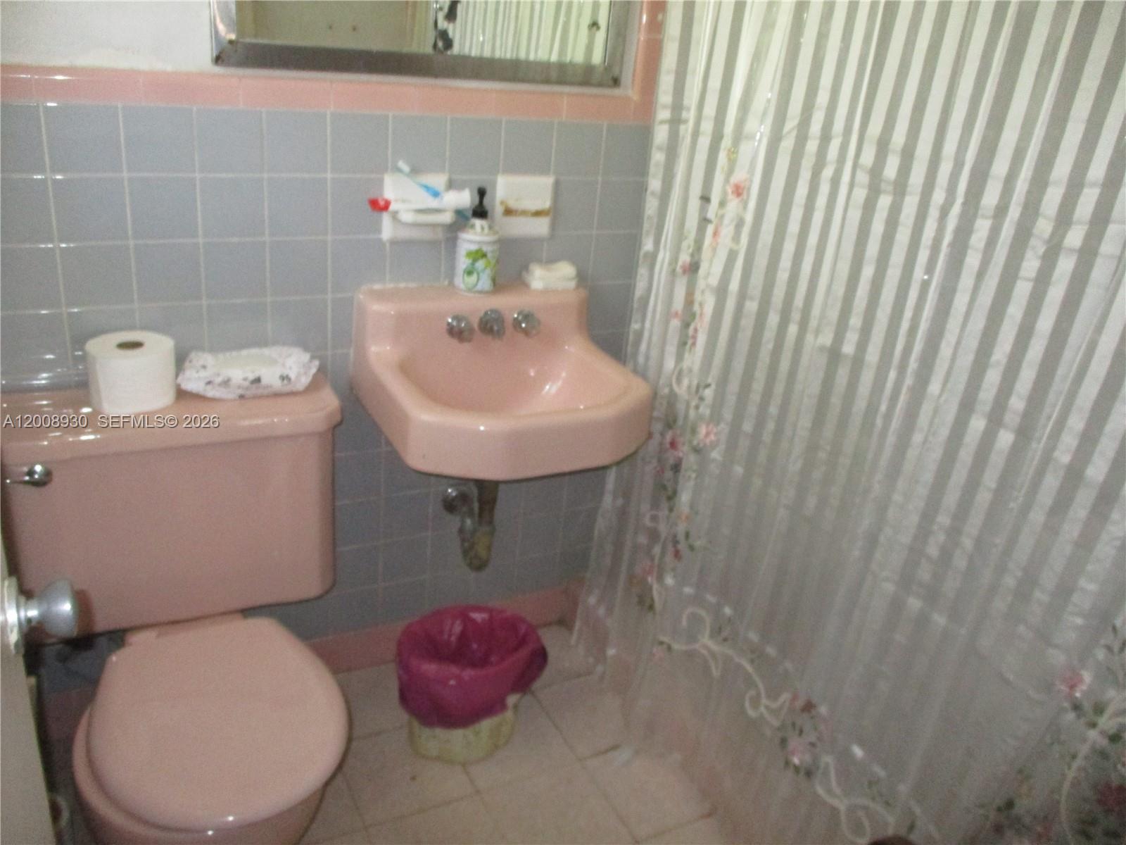 PINE TREE MANOR SEC 4 - Residential