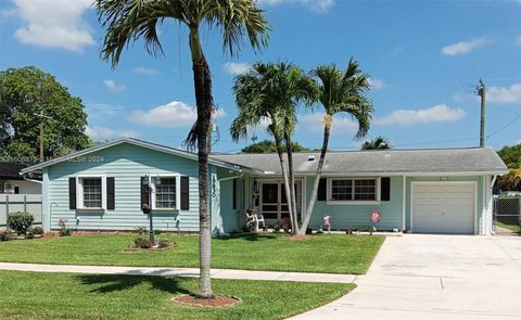 Single Family Residence in Cutler Bay FL 19830 Lenaire Dr Dr.jpg