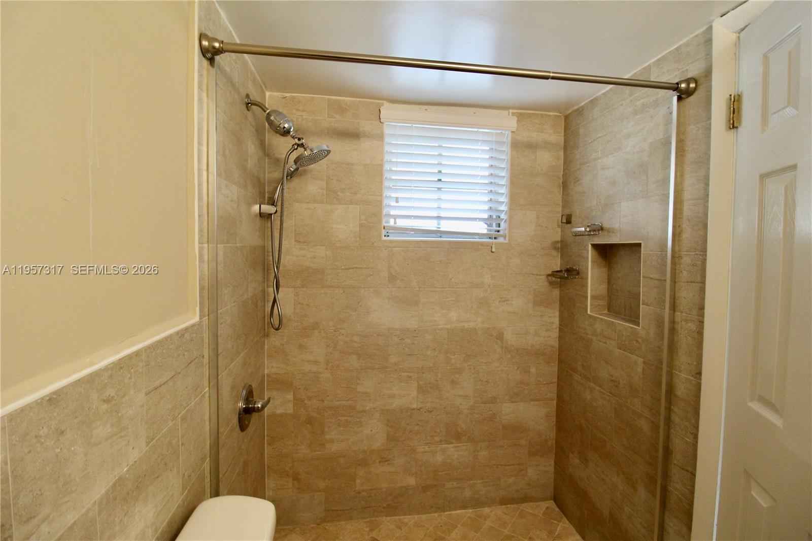 2290 NW North River Dr 16