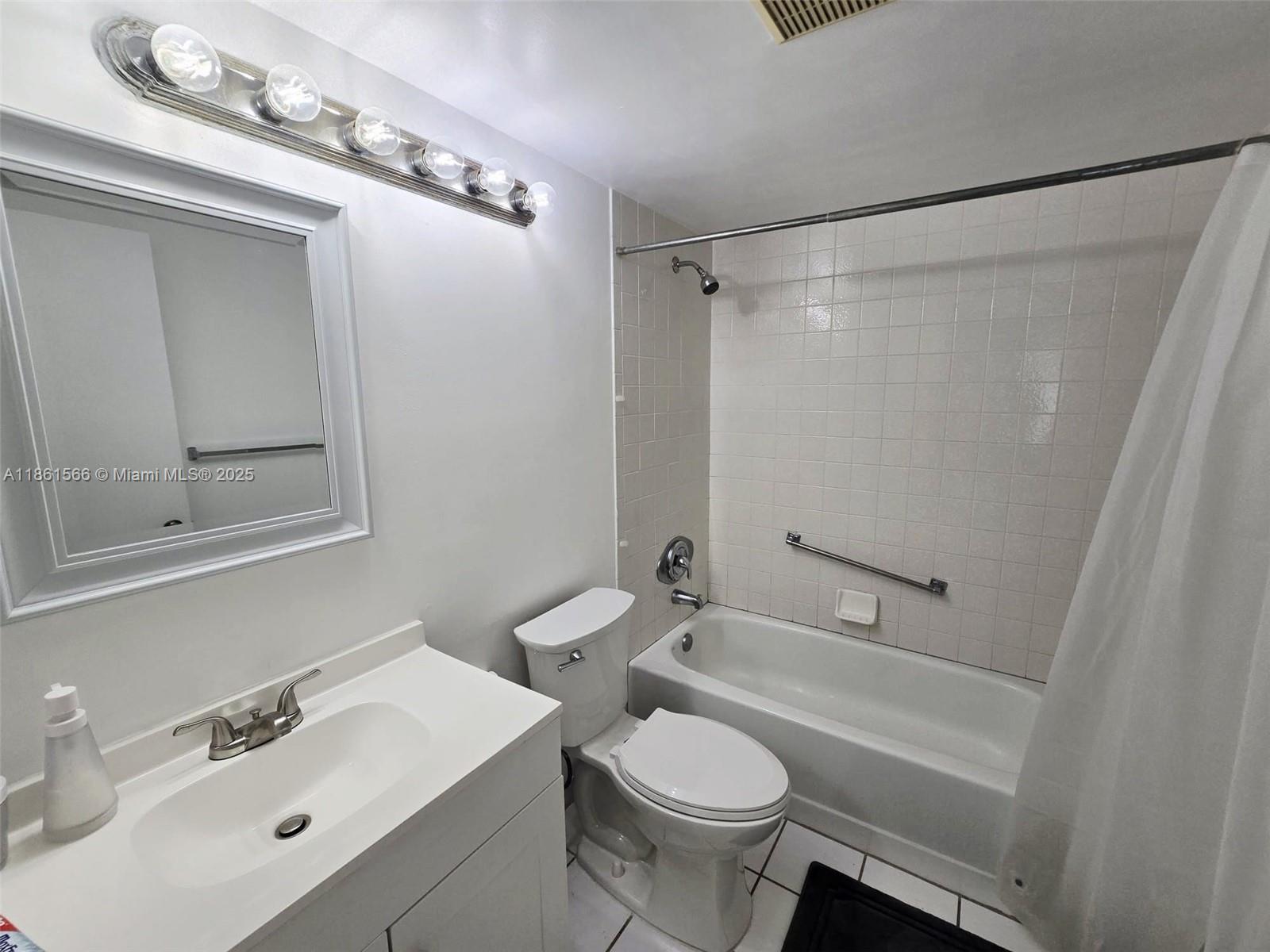 PALM CLUB VILLAGE II COND - Residential Lease
