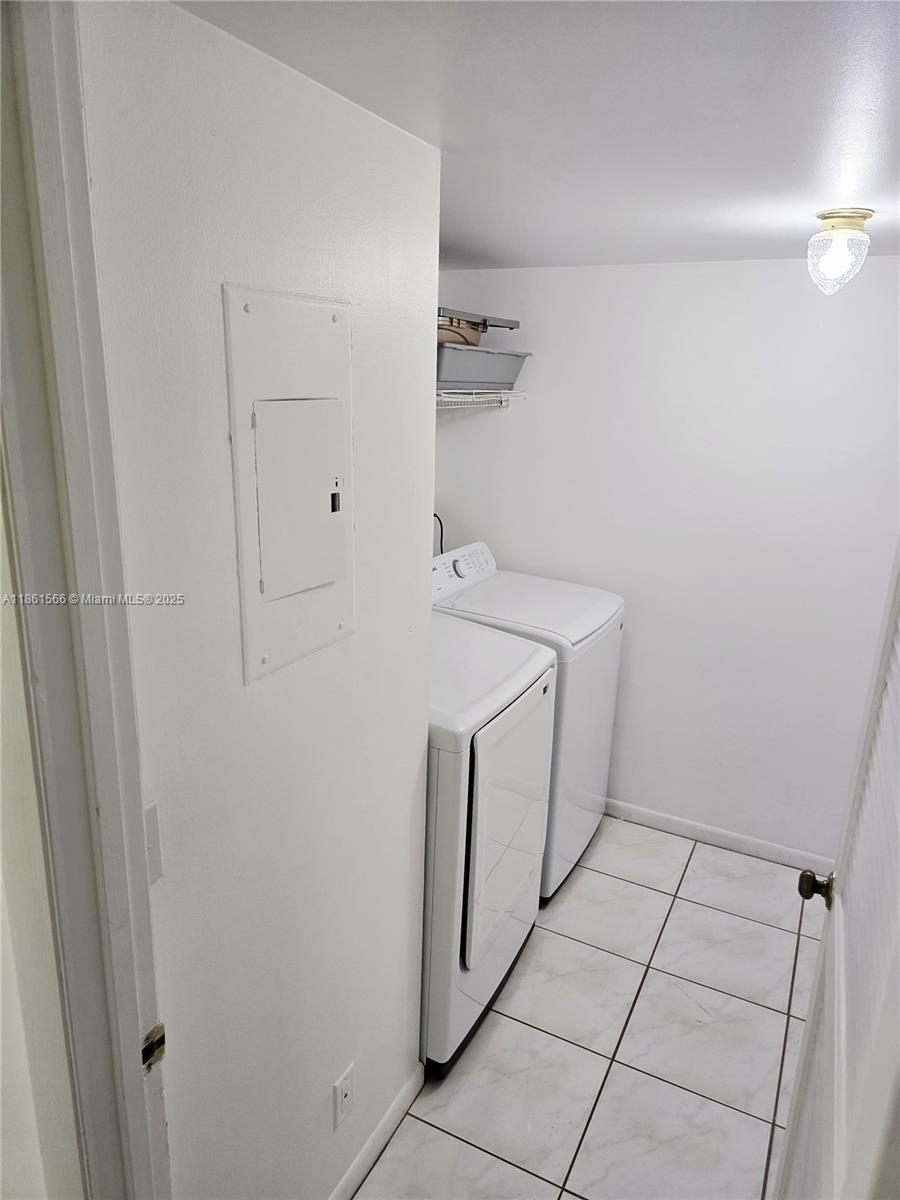 PALM CLUB VILLAGE II COND - Residential Lease