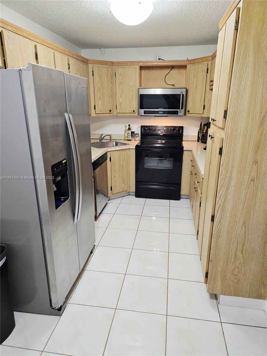 PALM CLUB VILLAGE II COND - Residential Lease
