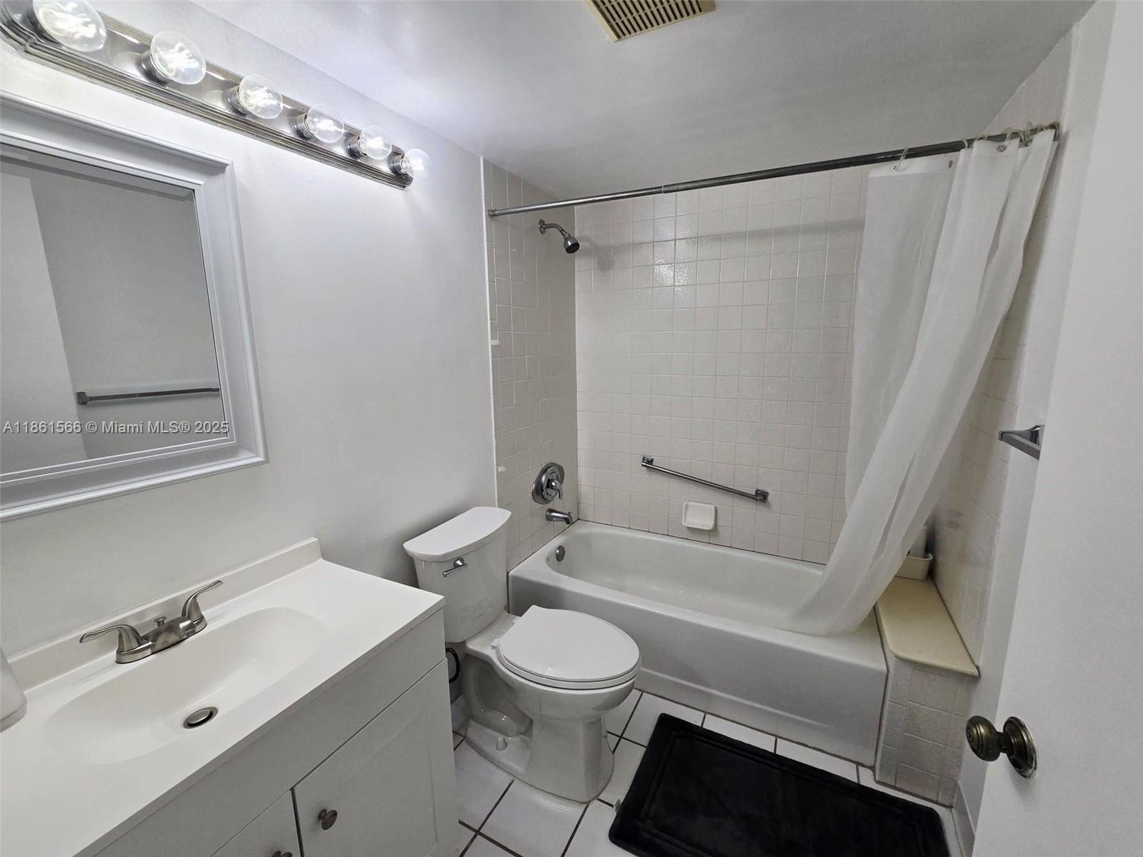 PALM CLUB VILLAGE II COND - Residential Lease