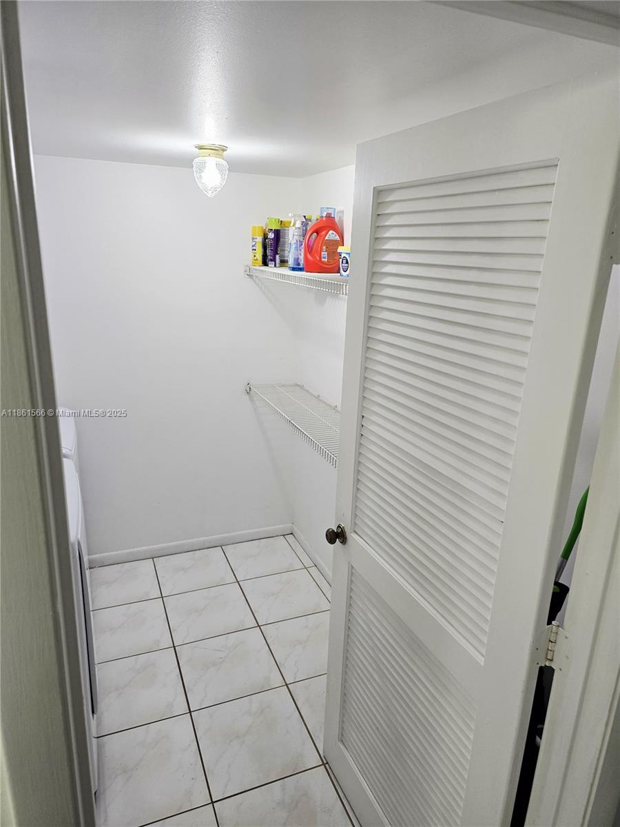 PALM CLUB VILLAGE II COND - Residential Lease