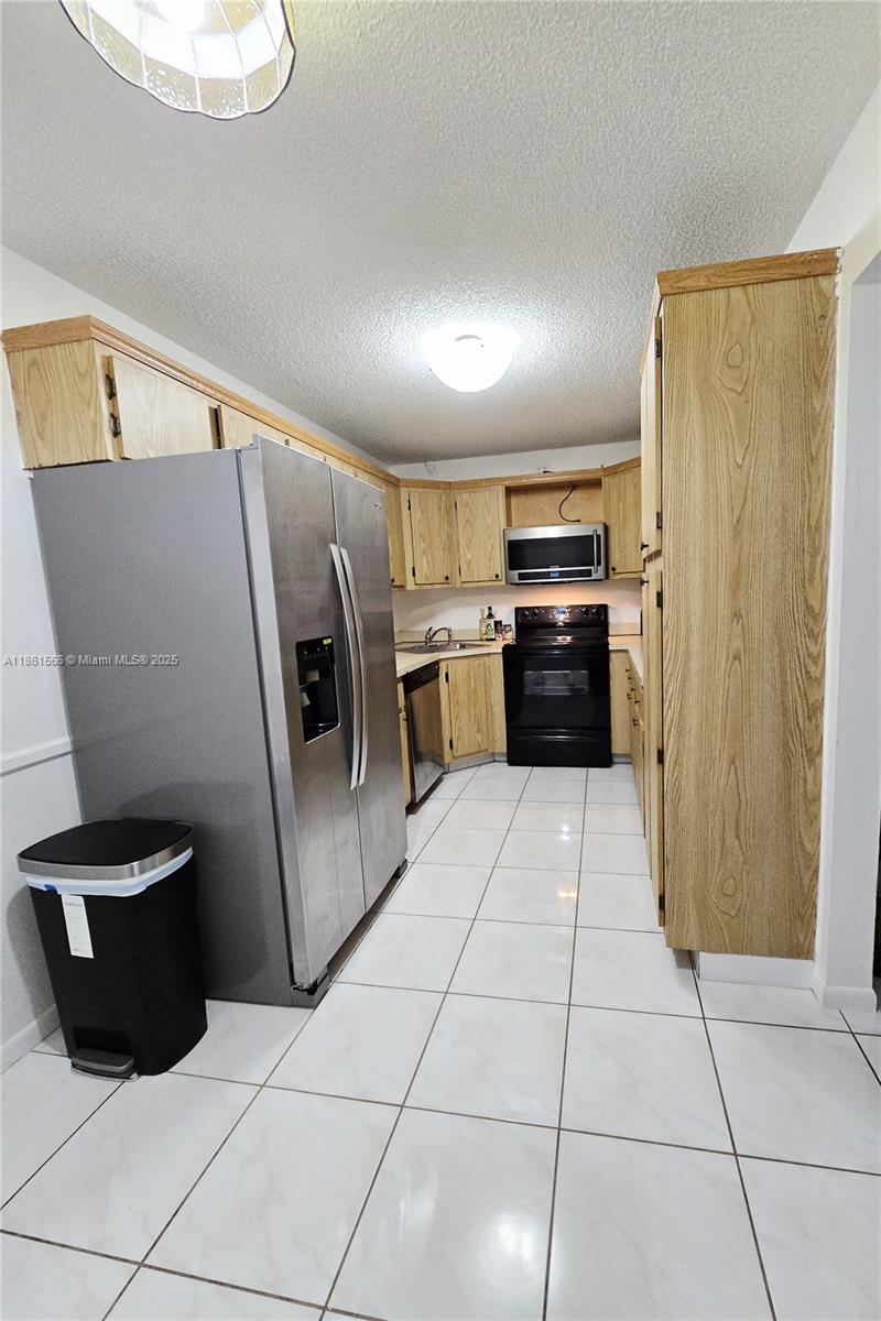 PALM CLUB VILLAGE II COND - Residential Lease