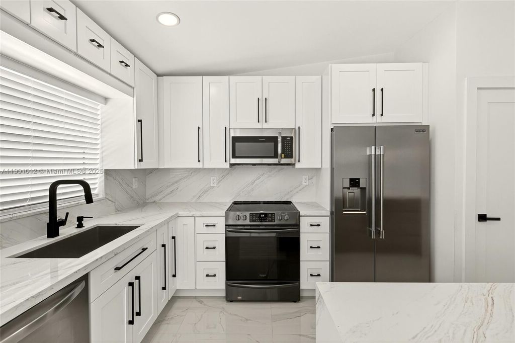 Photo of 5913 SW 112th Ter, Cooper City, FL 33330 (MLS # A11901012)