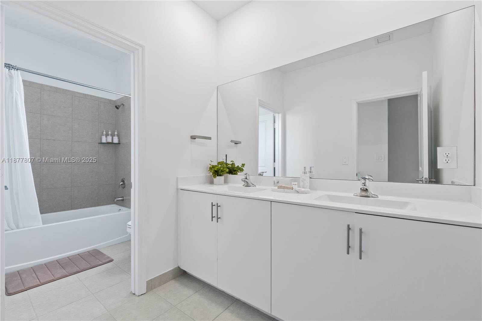 ESTATES AT SILVER PALM - Residential