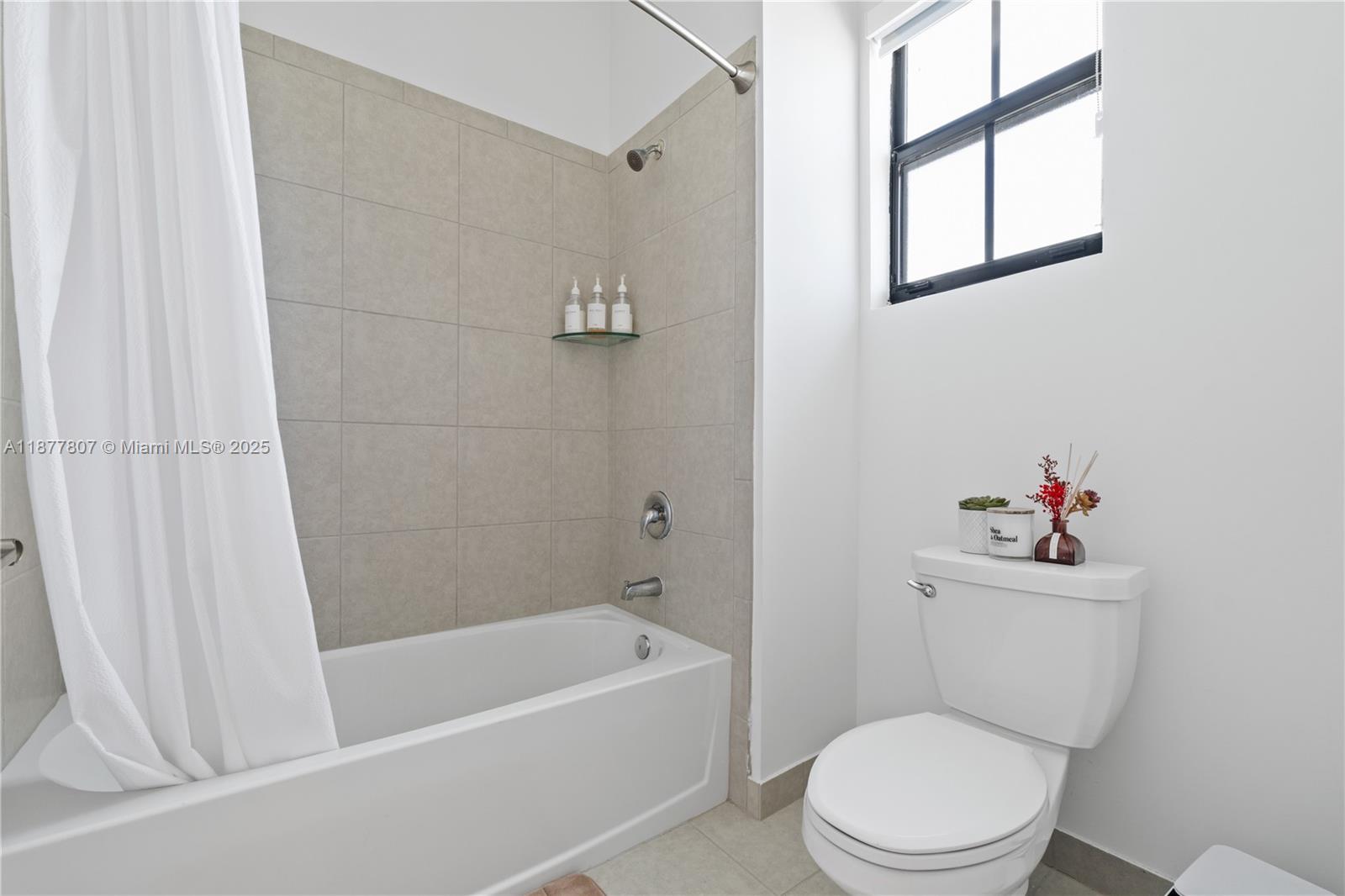 ESTATES AT SILVER PALM - Residential