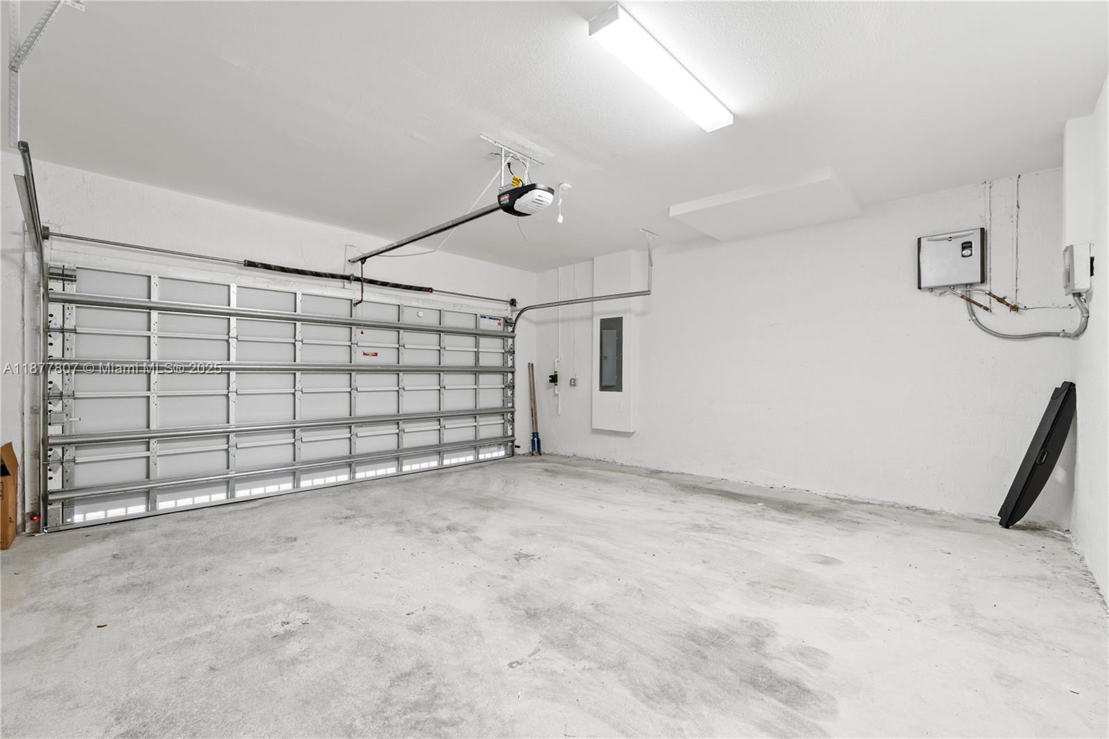 ESTATES AT SILVER PALM - Residential