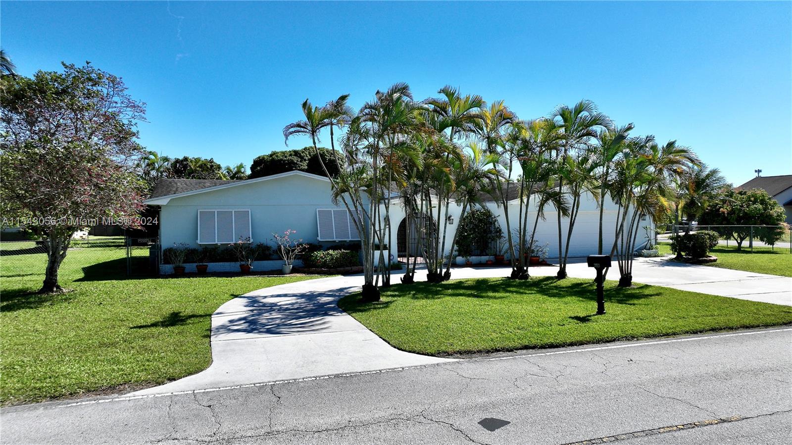 28521 Sw 162nd Ave, Homestead, Miami-Dade County, Florida - 4 Bedrooms  
2 Bathrooms - 
