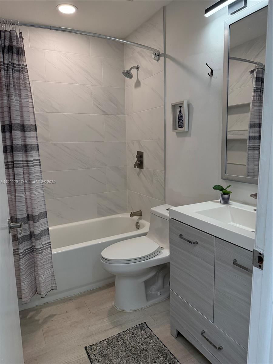 TWIN LAKE GARDENS - Residential Lease