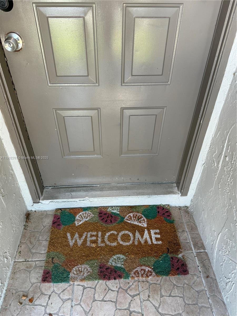 TWIN LAKE GARDENS - Residential Lease