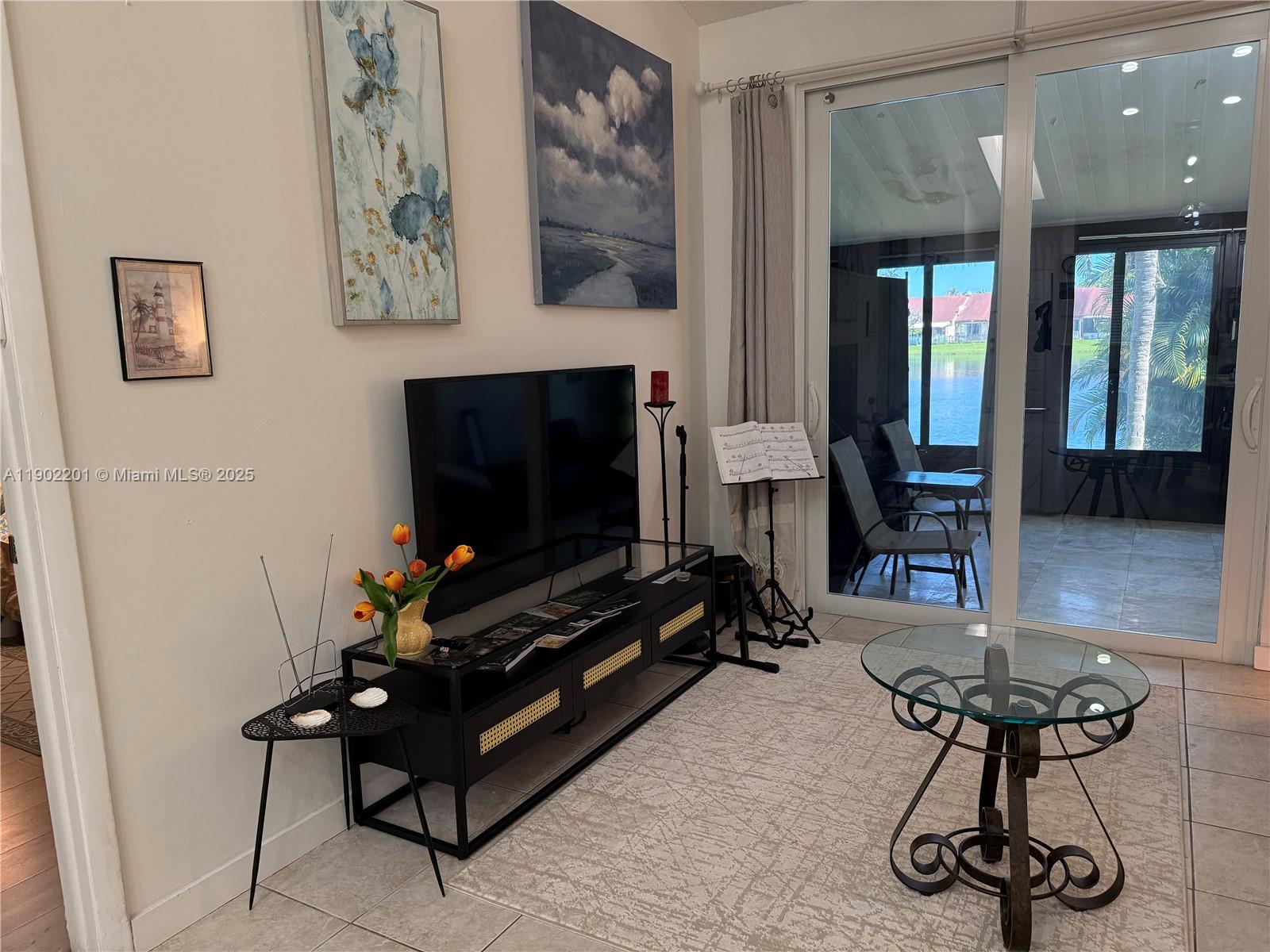 TWIN LAKE GARDENS - Residential Lease